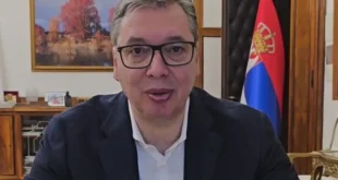 Kad misliš da ne može bizarnije: Vučić jede sardine bez luka i šalje poruku "narodu"