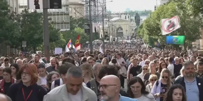 Srbija na nogama: Masovni protesti u 32 grada održavaju se danas
