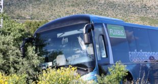 AUTOBUS PUN VOJNIKA SLETIO S CESTE: Vozač automobila pod drogom izazvao sudar kod Šibenika