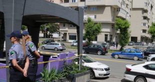 Muškarac izboden nožem ispred tržnog centra u Tuzli – jedan u bolnici, drugi pod policijskom pratnjom