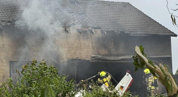Tragedija u Njemačkoj: Mali avion pao na kuću, poginule dvije osobe