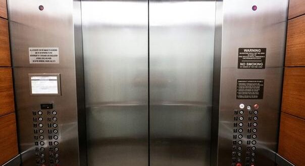 Tragedija u Ćupriji: Radnik poginuo nakon pada lifta u tržnom centru