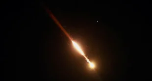 Iran ispalio novu salvu raketa: Eksplozije potresle Tel Aviv i Jerusalem, građani u skloništima