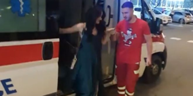 Maturantkinje stigle na proslavu u vozilu Hitne pomoći, javnost podijeljena