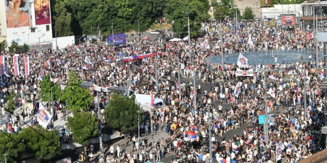Masovni studentski protesti u Beogradu: Vučić najavio "vrijeme početka nasilja", građani stigli iz cijele Srbije