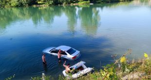 Audi A4 sletio u Drinu kod Goražda zbog neaktivirane ručne kočnice (FOTO)
