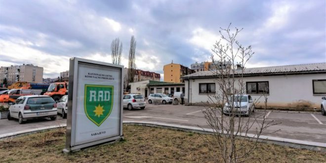 Dok Sarajevo tone u smeću, 114 radnika KJKP Rad otišlo na more uz plaćeno odsustvo