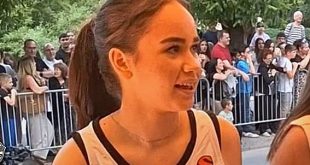 Mala maturantkinja iz Vranja oduševila regiju: Umjesto haljine, obukla dres Partizana