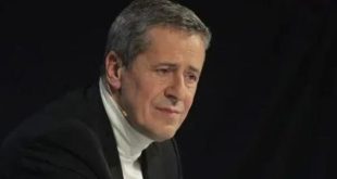 Enes Begović se vratio nakon teške tragedije: Pjevač drastično promijenio izgled