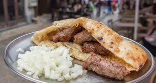 Ćevapi na Baščaršiji ponovo skuplji: Evo koliko sada košta 'desetka'