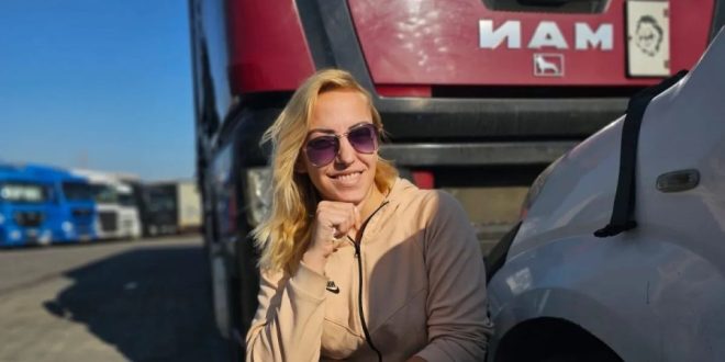 SAMOHRANA MAJKA IZ ŽIVINICA KOJA RUŠI GRANICE: Melisa Mujčinović vozi šleper kroz Evropu kako bi prehranila svoje kćerke (FOTO)