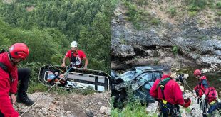 Objavljene fotografije sa mjesta tragedije: Majka i beba poginule, otac i djevojčica preživjeli tešku nesreću
