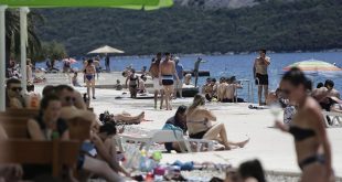 Skupo ljeto u Neumu: Dva soka gotovo 15 KM, građani ogorčeni zbog cijena