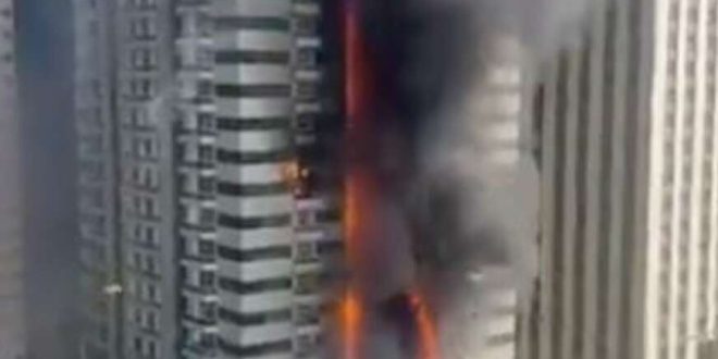 (VIDEO) Ogroman požar u neboderu od 67 spratova u Dubai Marini, evakuisano skoro 4.000 ljudi