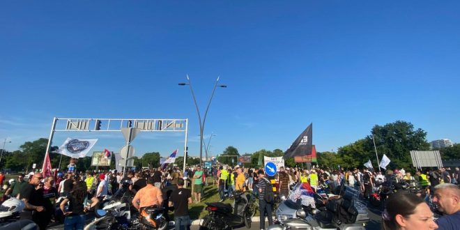 Masovni studentski protesti širom Srbije: “Hoćemo izbore” – blokiran Beograd