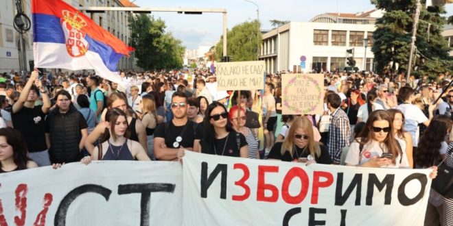 U 30 gradova Srbije pročitan isti govor: "Pokrećemo građansku neposlušnost protiv laži, nepravde i korupcije"