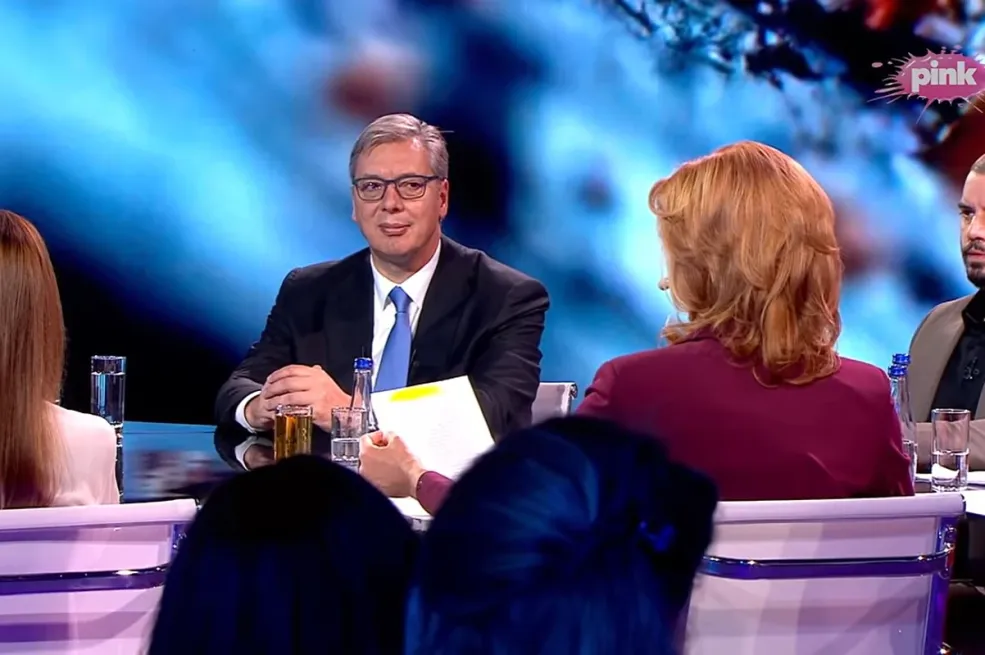 ŠOK U STUDIJU PINKA! Studenti pred Vučićem otvorili pitanje TAJNIH DOKUMENATA?! Snimak koji nije prikazan u programu izazvao buru u Srbiji! (VIDEO)